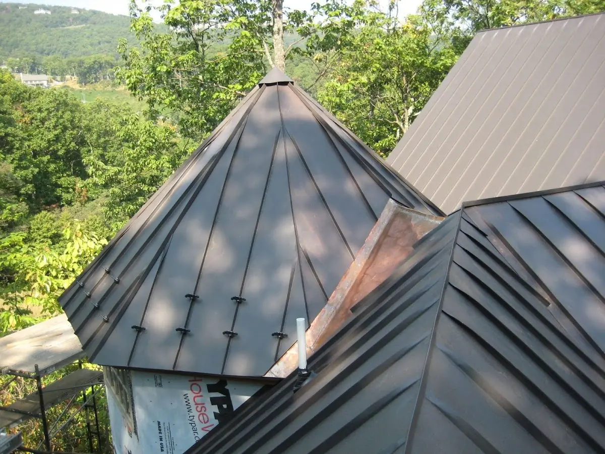 Professional Roof Tarp Installation by Craftsman Roofing in Earl